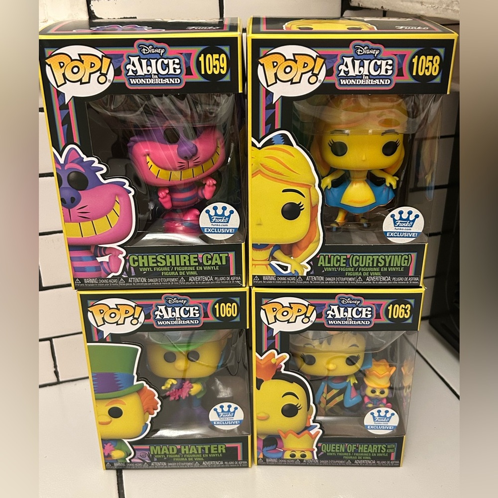 Alice In Wonderland Funko Black Light 4 MIB +flaw Mad Hatter Cheshire Cat Queen